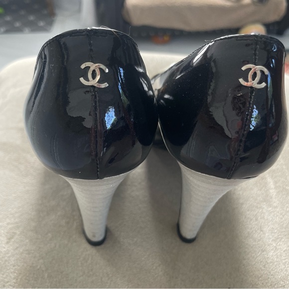 CHANEL CC logo Cap Toe Platform
Pump Authentic! - Picture 4 of 9